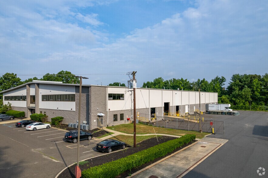 More Photos Of 923 N Lenola Rd, Moorestown Warehouse For Lease