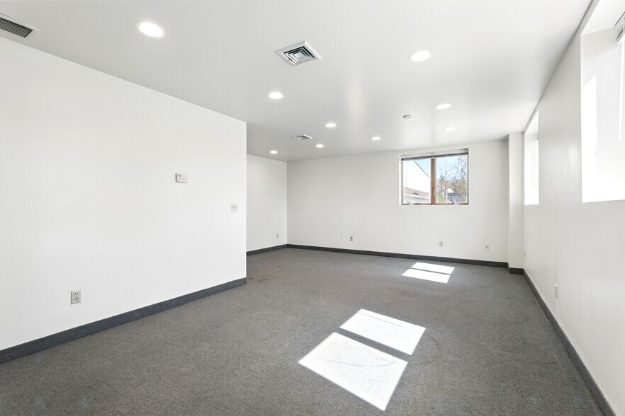 More Photos Of 103 Servistar Industrial Way, Westfield Warehouse For Lease