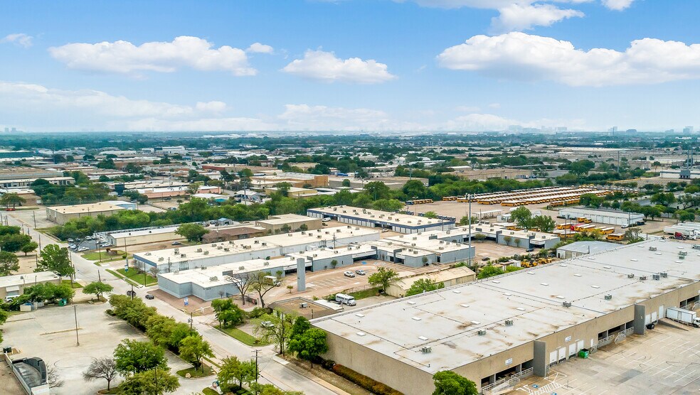 More Photos Of 2474 Manana Dr, Dallas Warehouse For Lease