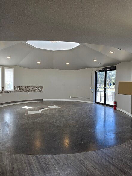 More Photos Of 110 Pelican Pl, Sylvan Lake Office For Lease