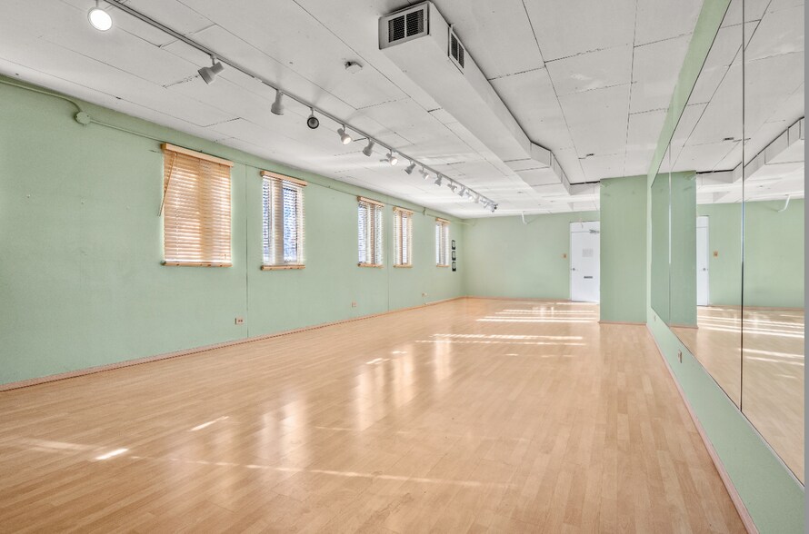 More Photos Of 1550 S Pearl St, Denver Medical For Sale