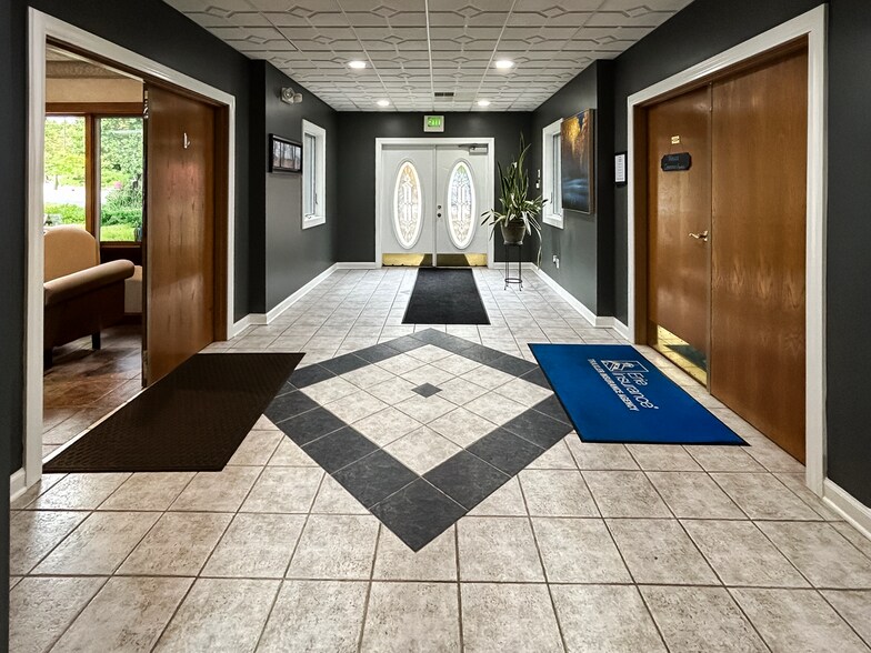 More Photos Of 10729 Coldwater Rd, Fort Wayne Office For Sale