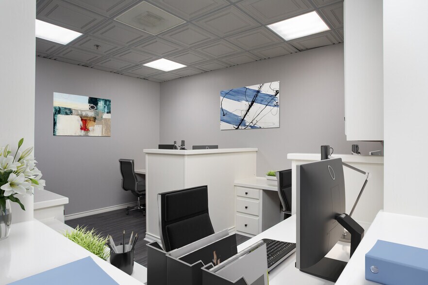 More Photos Of 222 S Sidney Baker St, Kerrville Office For Lease