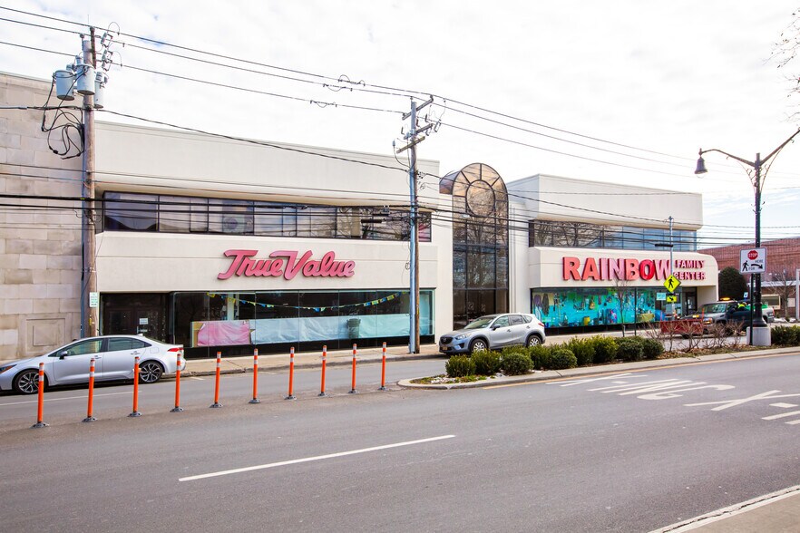 More Photos Of 683 Middle Neck Rd, Great Neck General Retail For Sale