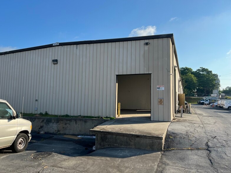 More Photos Of 450 S Cemetery St, Norcross Warehouse For Lease