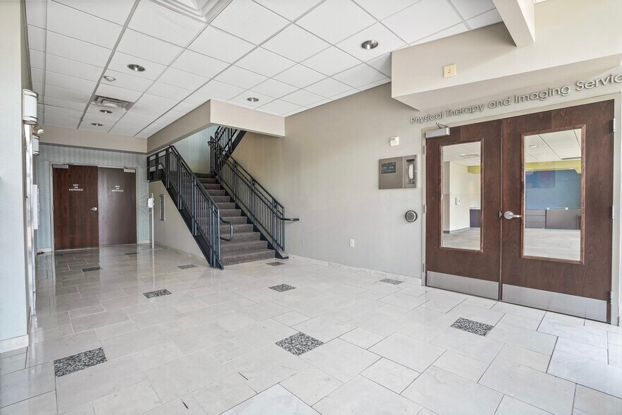 More Photos Of 560 N Cleveland Ave, Westerville Medical For Lease