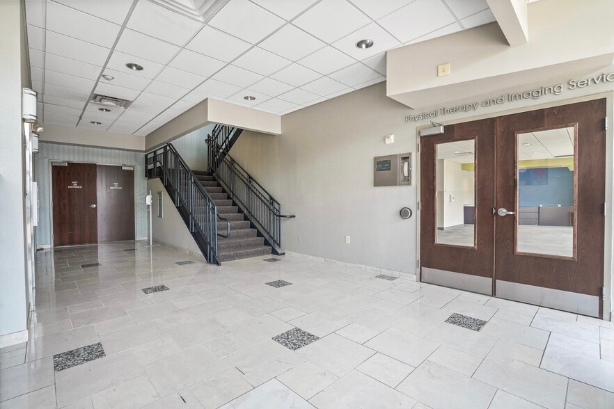 More Photos Of 560 N Cleveland Ave, Westerville Medical For Sale