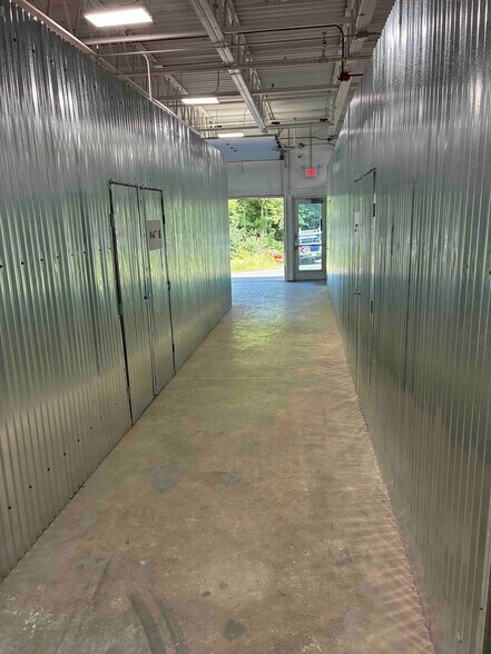 More Photos Of 145 Union St, Holbrook Warehouse For Lease