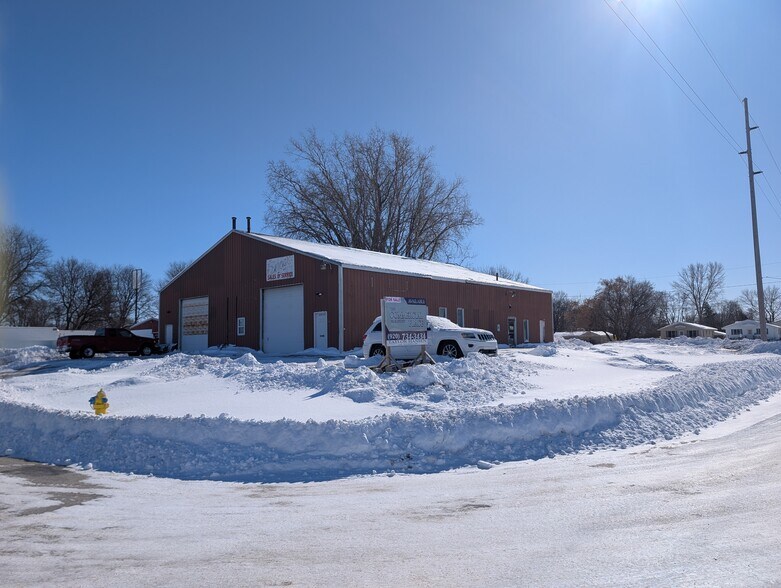 More Photos Of 1100 Weise St, Green Bay Auto Dealership For Sale