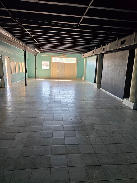 More Photos Of 211 Missouri Ave N, Largo Storefront Retail Office For Lease