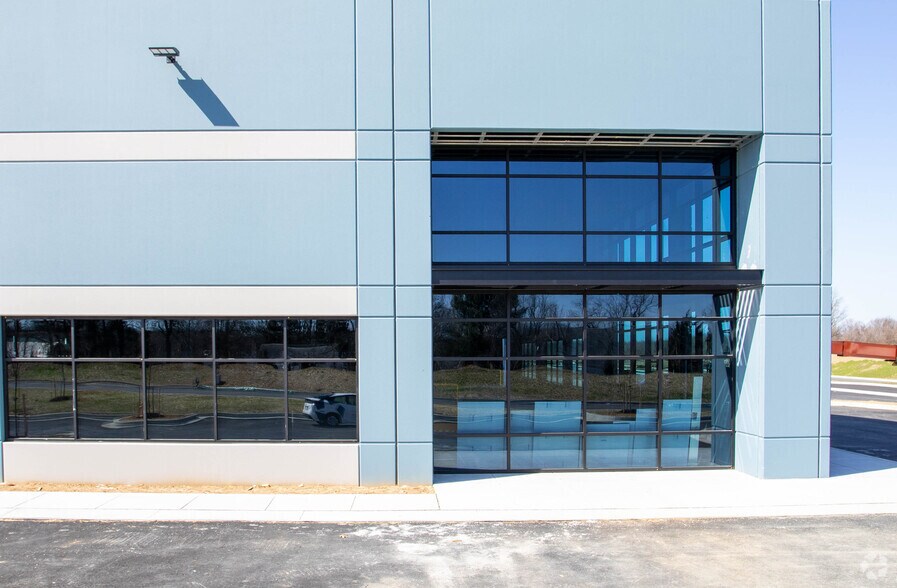 More Photos Of 1000 Commerce Center Dr, Elkton Distribution For Lease