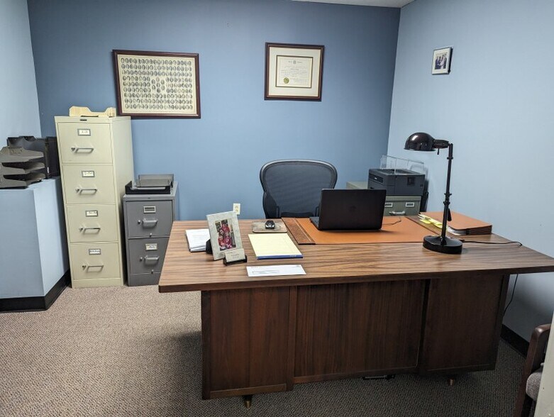 More Photos Of 76 Palomba Dr, Enfield Unknown For Lease
