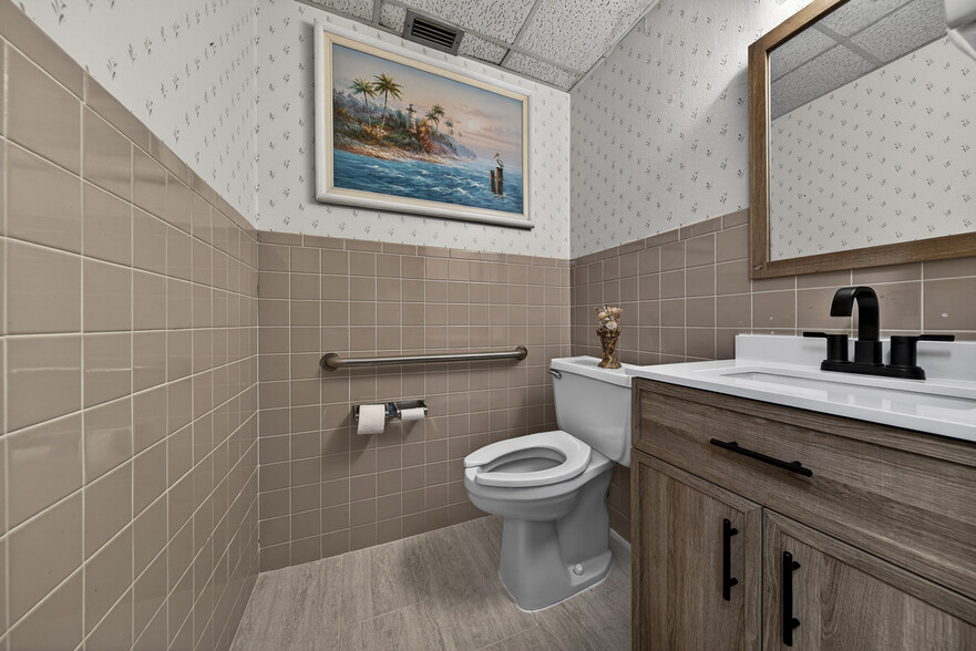 More Photos Of 3050 E Commercial Blvd, Fort Lauderdale Office For Sale