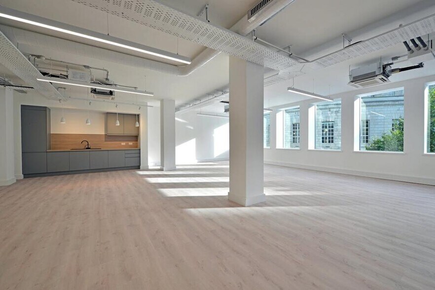 More Photos Of 10-12 Mount St, Manchester Office For Lease