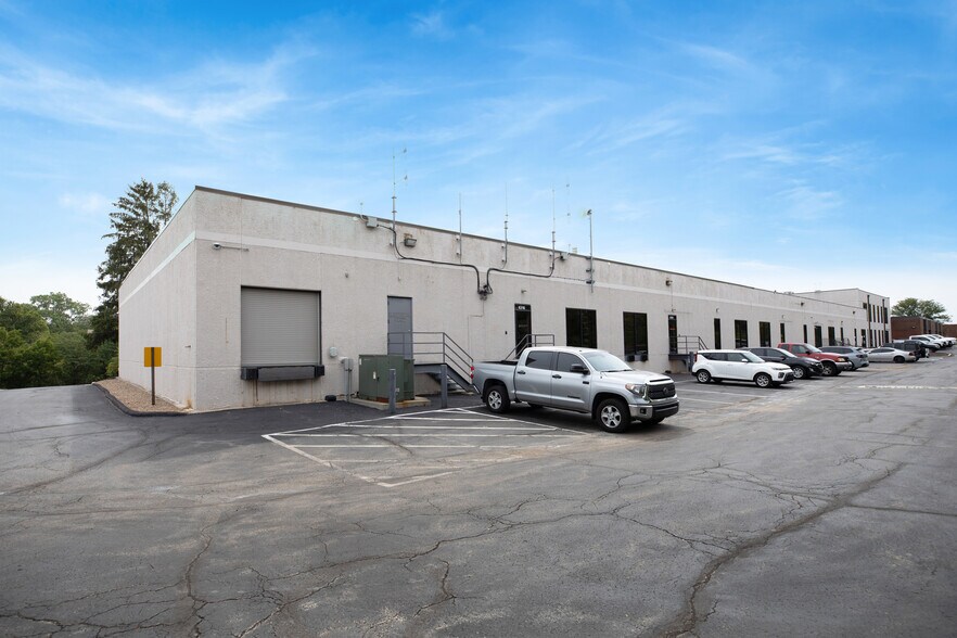 More Photos Of 8300-8320 Nieman Rd, Lenexa Light Manufacturing For Lease