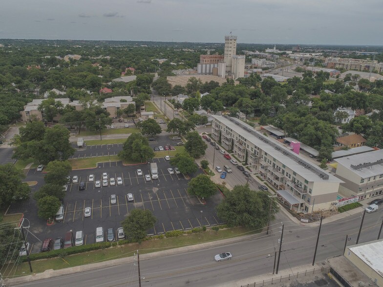 More Photos Of 1010 S Flores St, San Antonio Apartments For Lease