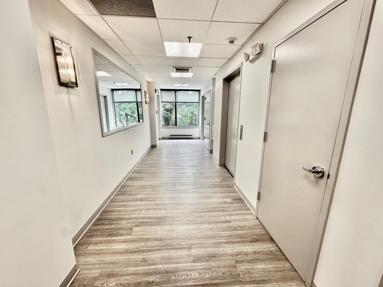 More Photos Of 81 Holly Hill Ln, Greenwich Office For Lease