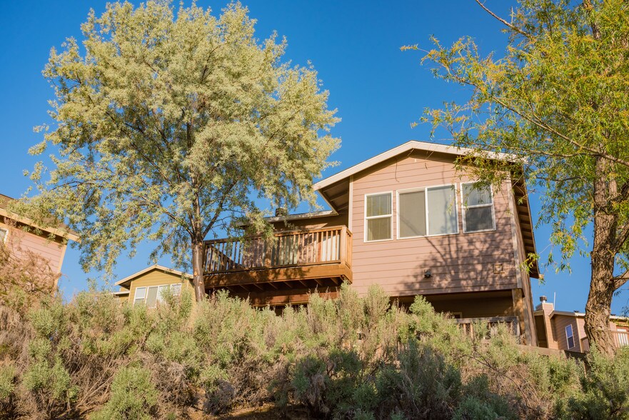 More Photos Of 57662 N Hwy 155 N, Electric City Hotel For Sale