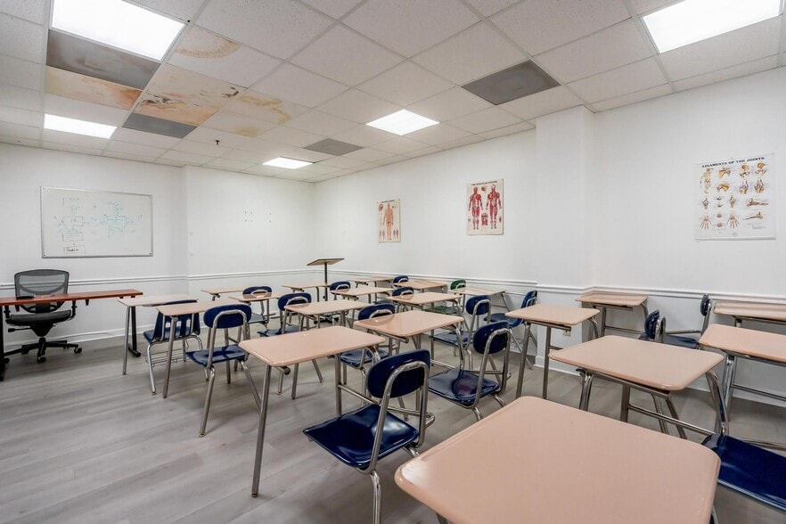 More Photos Of 12550 Biscayne Blvd, North Miami Medical For Sale
