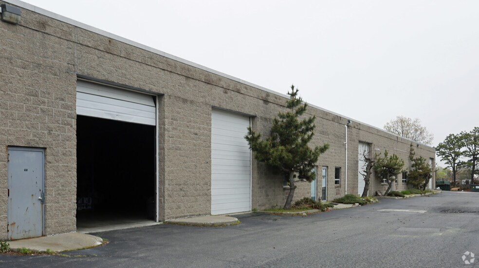 More Photos Of 217 Knickerbocker Ave, Bohemia Warehouse For Lease