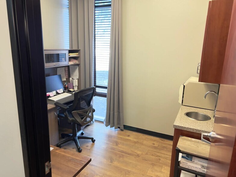 More Photos Of 20325 N 51st Ave, Glendale Medical For Lease