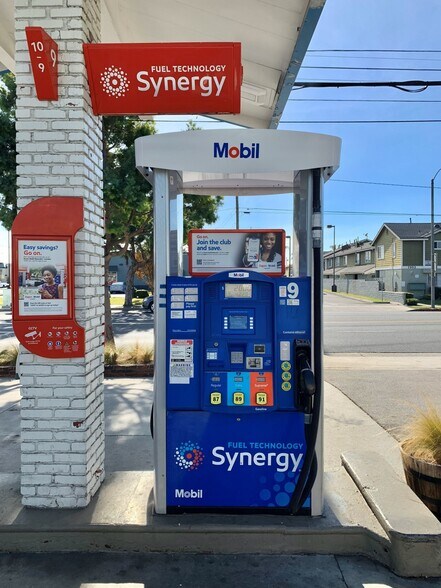 More Photos Of 11861 Paramount Blvd, Downey Service Station For Sale