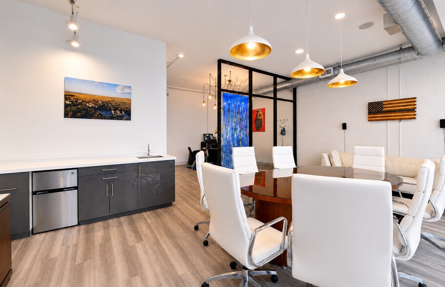 More Photos Of 8543 Venice Blvd, Los Angeles Loft Creative Space For Lease