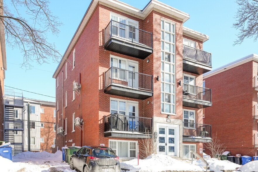 More Photos Of 2030 Av De Vitré, Québec Apartments For Sale