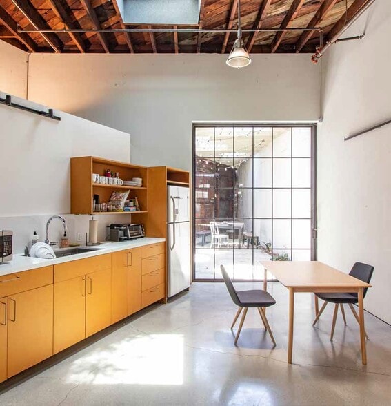 More Photos Of 2940-2944 Denby Ave, Los Angeles Warehouse For Sale