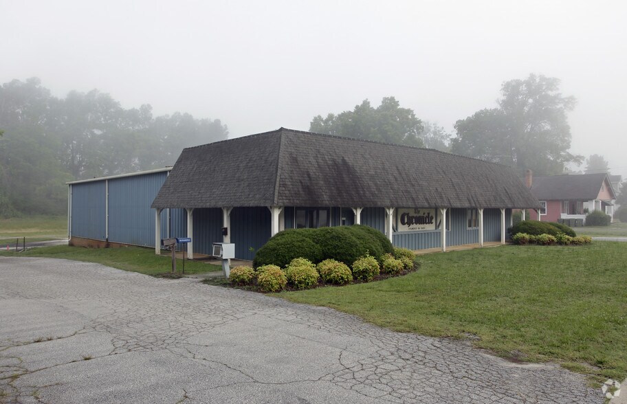 Primary Photo Of 513 N Broad St, Clinton Light Distribution For Sale