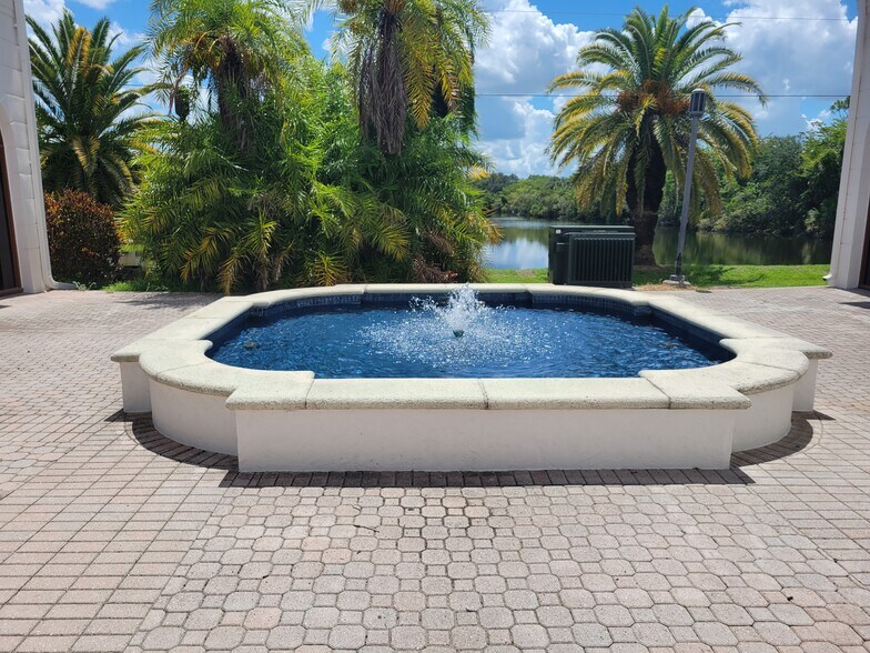 More Photos Of 13515 Bell Tower Dr, Fort Myers Medical For Lease