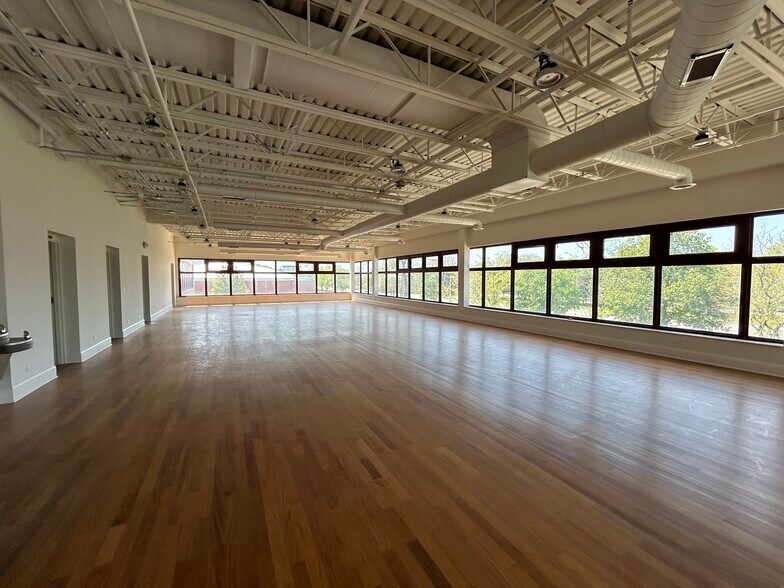More Photos Of 625 N Sacramento Blvd, Chicago Warehouse For Lease