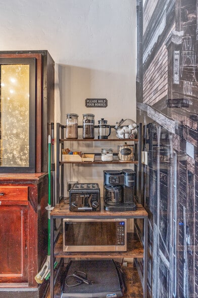 More Photos Of 417 Main St, Ashton Specialty For Sale