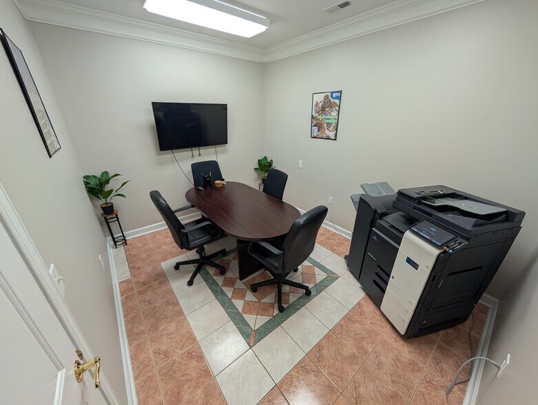 More Photos Of 6511 Creedmoor Rd, Raleigh Office For Lease