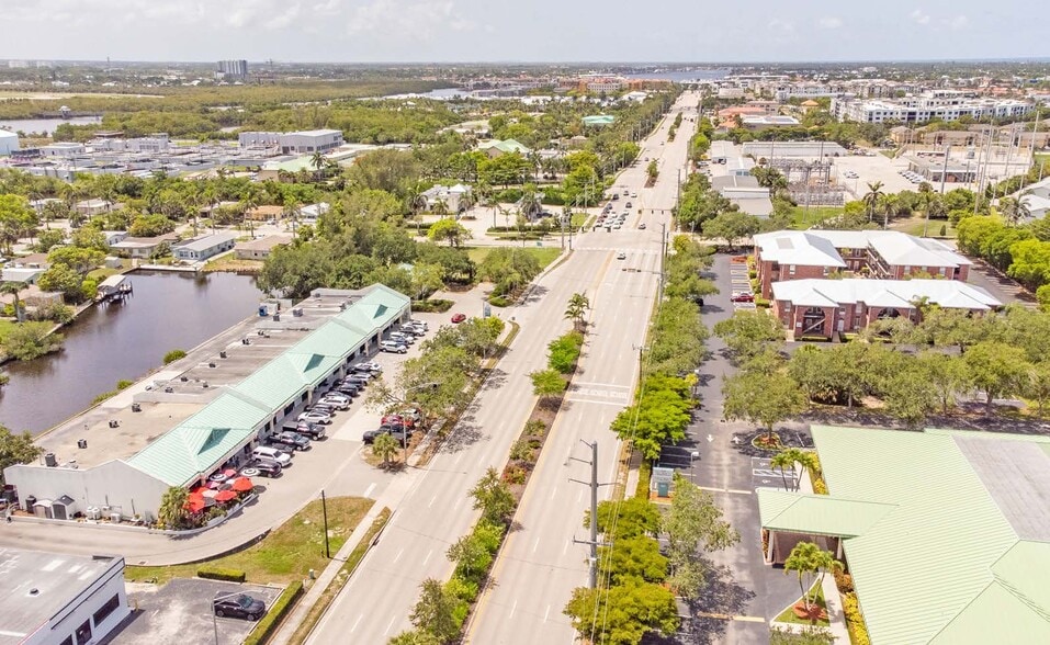 More Photos Of 600 Goodlette Rd N, Naples Unknown For Lease