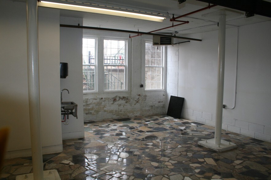 More Photos Of 210-211 Cottage St, Poughkeepsie Warehouse For Lease