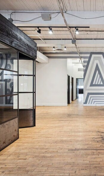 More Photos Of 183 Bathurst St, Toronto Office For Lease