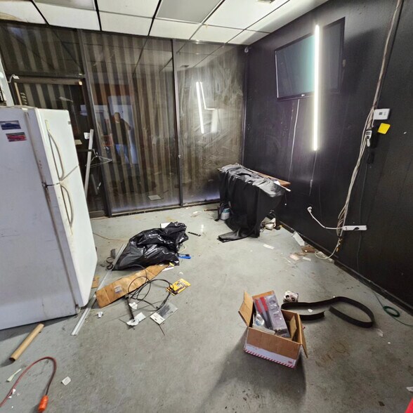 More Photos Of 10780 SW 190th St, Miami Auto Repair For Lease