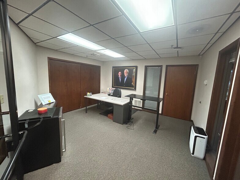 More Photos Of 705 Maple St, Bristol Manufacturing For Sale