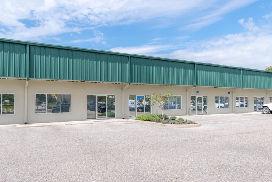 More Photos Of 1550-1582 Global Ct, Sarasota Light Manufacturing For Sale