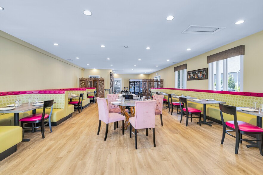 More Photos Of 93 Elm St, Old Saybrook Restaurant For Lease