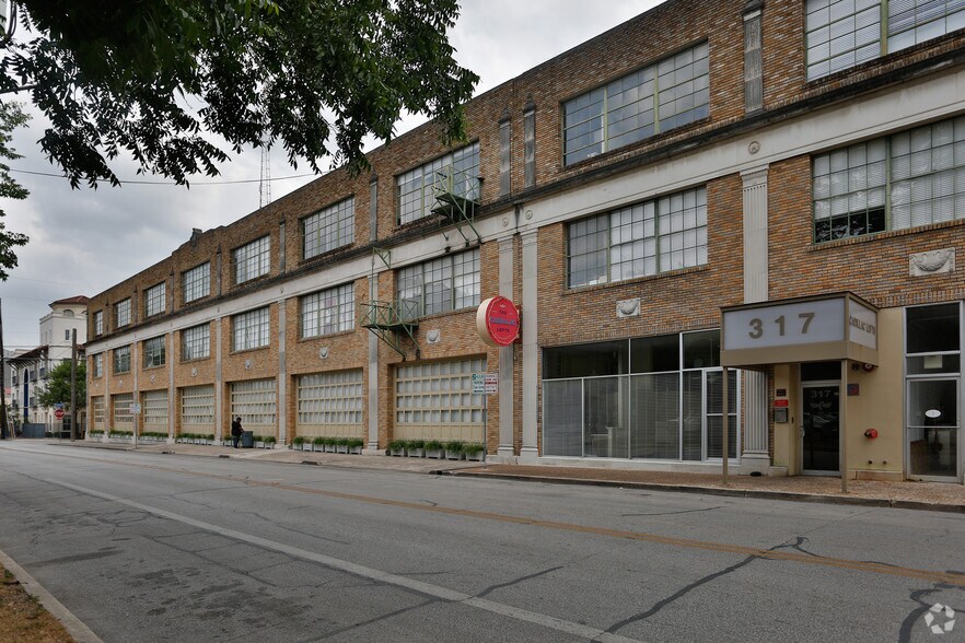 More Photos Of 317 Lexington Ave, San Antonio Apartments For Lease