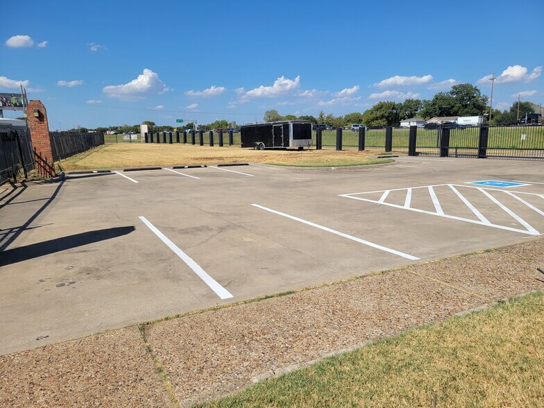 More Photos Of 2323 N Walton Walker Blvd, Dallas Office For Sale