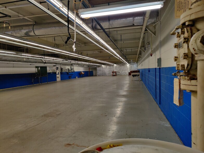 More Photos Of 120 S Church Ave, Garland Manufacturing For Lease