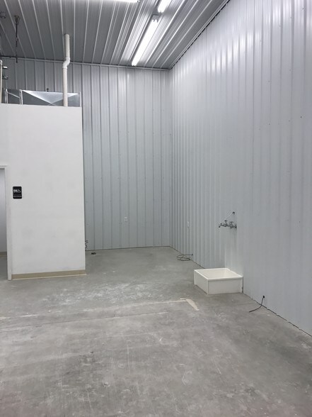 More Photos Of 600 Langley Ave, Saint Joseph Light Manufacturing For Lease