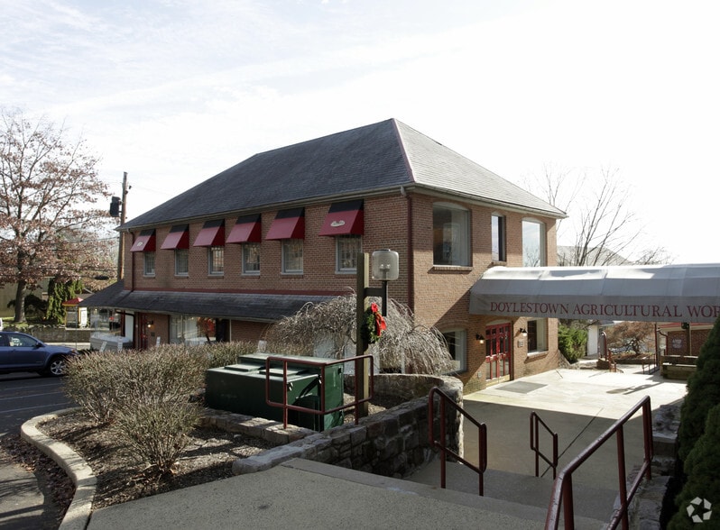 More Photos Of 100 S Main St, Doylestown Freestanding For Lease
