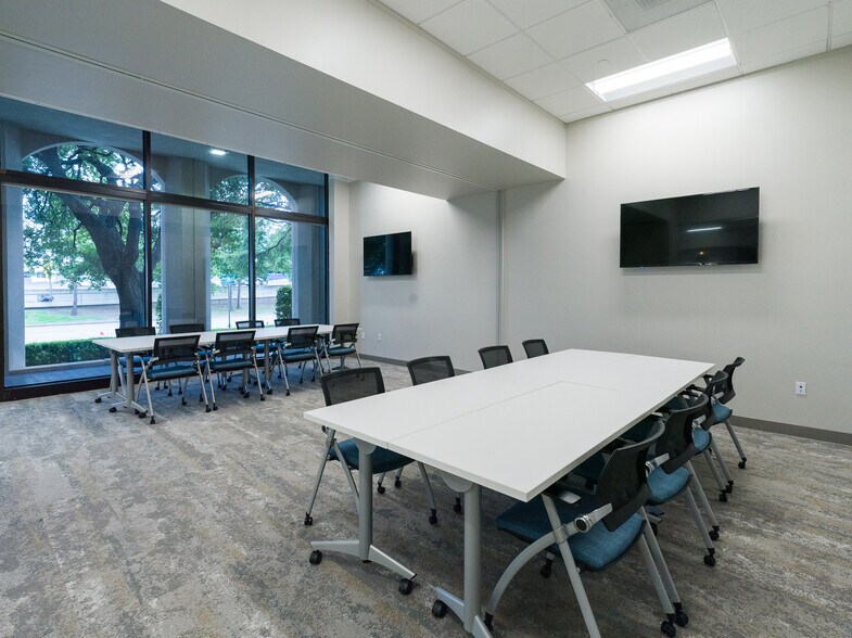 More Photos Of 3120 Southwest Fwy, Houston Coworking Space