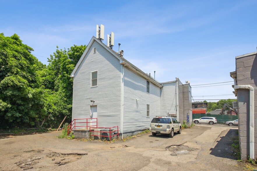 More Photos Of 56 Seguine Ave, Staten Island Storefront Retail Office For Sale