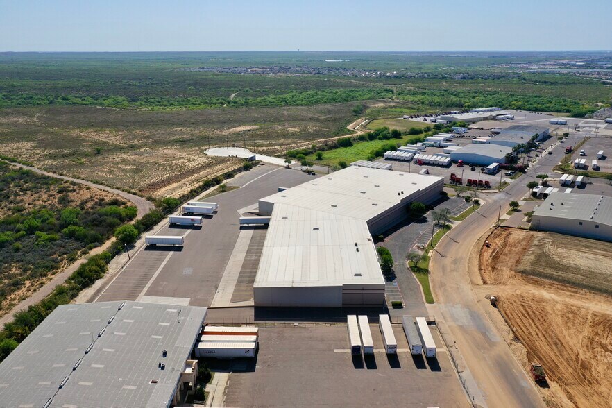 More Photos Of 1629 World Trade Center Loop, Laredo Distribution For Lease