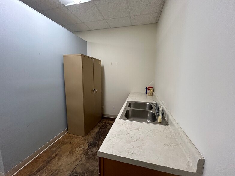 More Photos Of 9660-9684 Franklin Ave, Franklin Park Apartments For Lease